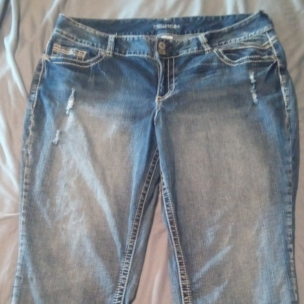 Maurices Embroidered Blue Capris With A Bit Of Sparkle